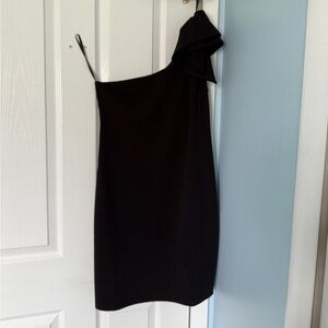Elegant Black One-Shoulder Dress